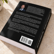 La Economía de la Longevidad TRAS Contraportada de La Economía de la Longevidad con la presentación del libro y de su autor