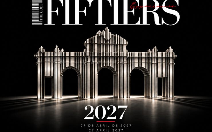 Cartel de la Gala de los Premios FIFTIERS 2027 en Madrid, el 27 de abril, con la Puerta de Alcalá formada por láminas metálicas de un código de barras.