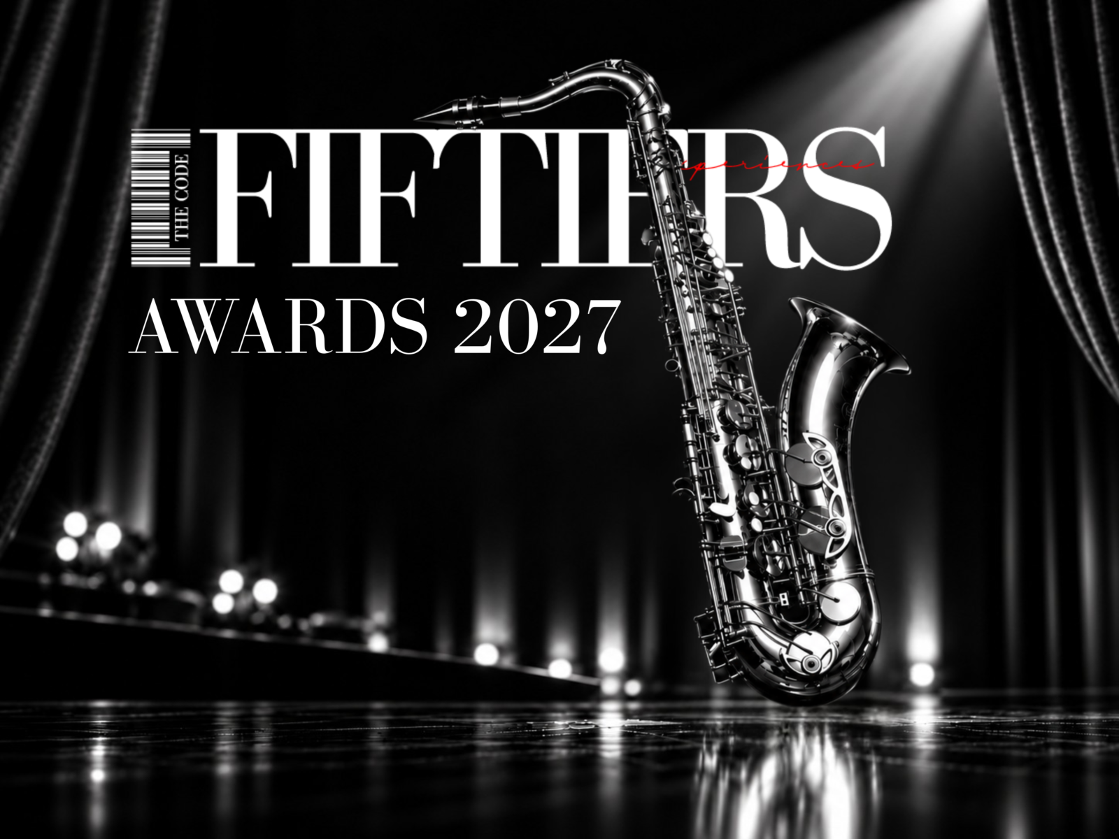 FIFTIERS AWARDS 2027: saxofón sobre un escenario iluminado en blanco y negro.